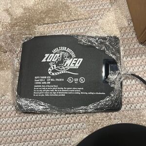 Zoomed under tank heating pad